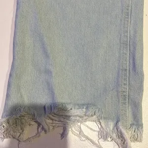 We the Free People Size 31 Mid rise Maggie Distressed Crop Jeans Raw Frayed Hem thumbnail 4
