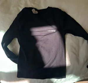 Women's black workout long sleeve with thumb holes thumbnail 1