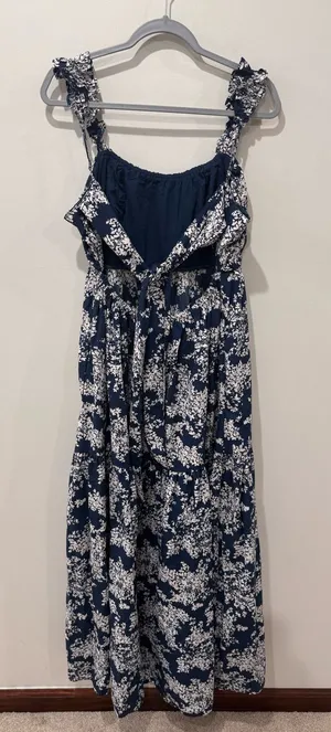 Abercrombie and Fitch Sz L Floral Cottage Navy White Maxi Dress thumbnail 1