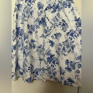 Land ’n Sea Blue Floral Ruffle Skirt, Size M – Feminine‎ and Flowing thumbnail 5