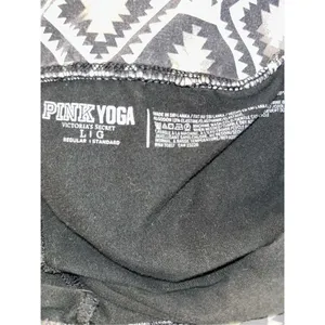 Victoria's Secret PINK Fold Over Waist Flare Yoga Pants Aztec Print‎ Size L thumbnail 4