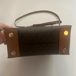 MICHAEL Michael Kors NWOT Mercer Shopper Crossbody Bag with removable strap. thumbnail 6