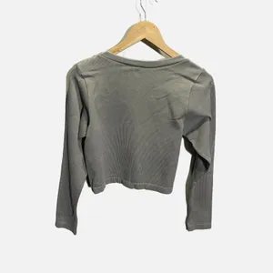 Wild Fable Womens Seamless Long Sleeve Notched Neck Ribbed Crop Top Gray‎ M thumbnail 4