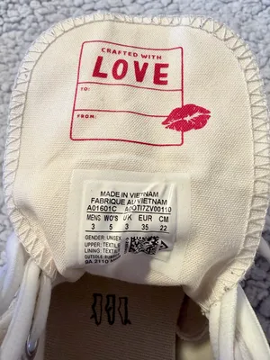 Converse Chuck 70 High Top "Love Me" Embroidered Lips Valentine Limited Edition. thumbnail 6