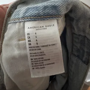 American Eagle Light Wash Distressed Mom Jean Shorts Size 4‎ thumbnail 6