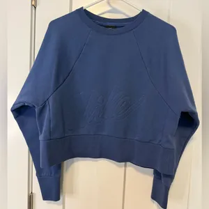 Nike Women's Dri-FIT Cropped Sweatshirt Size Medium thumbnail 3