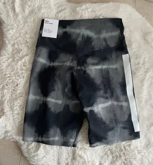 Nike One Luxe Women's 7" Mid-Rise Printed Training Shorts NWT thumbnail 11