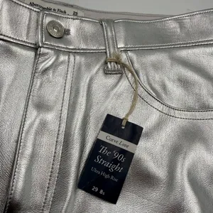 Abercrombie & Fitch Curve Love 90's Straight Ultra High Rise Jeans thumbnail 11