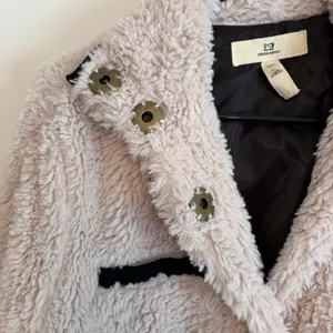 Thread Supply Ivory Soft Sherpa‎ Fuzzy Fleece Jacket Coat Black Trim small Snap thumbnail 4