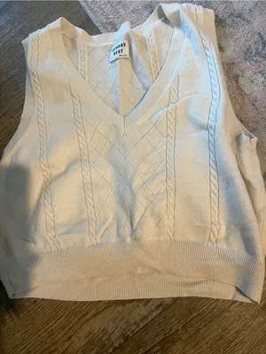 Sunday best Cream Cable-Knit V-Neck Sweater Vest thumbnail 5
