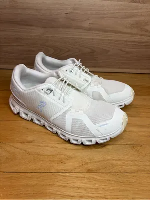 On Cloud 6 Women's Sneakers in White - Size 8.5 thumbnail 2