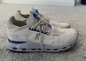 On Cloud Running Shoes thumbnail 1