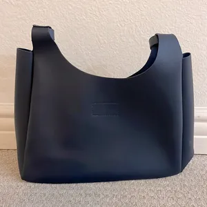 Neiman Marcus Navy Blue Faux Leather Shoulder Bag thumbnail 2