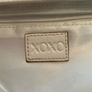 XOXO Y2K white faux leather wristlet clutch with silver heart EUC thumbnail 3