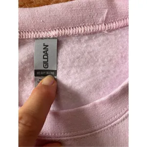 GILDAN Women’s Pink Crewneck Sweatshirt thumbnail 3