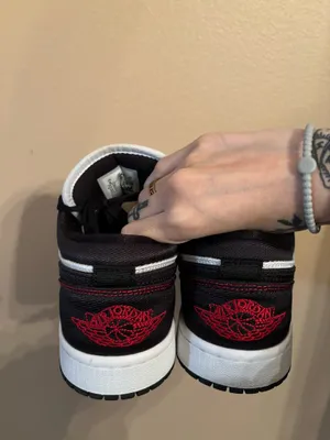 Wmns Air Jordan 1 Low SE Utility ‘White Black Red' thumbnail 4
