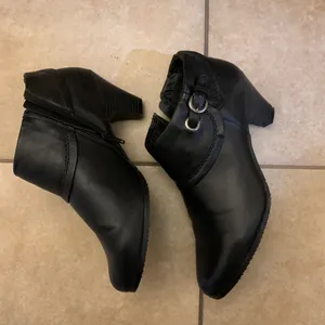Never Worn Black Heel Boots Size 9.5 thumbnail 5