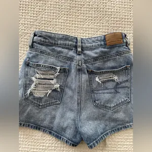 AMERICAN EAGLE High Rise Distressed Denim Mom Shorts Comfort Stretch Size 00 thumbnail 6