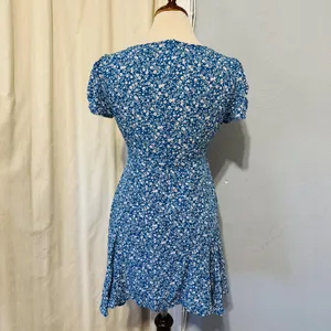Princess Polly Blue Floral‎ V Neck Mini Dress Short Sleeve Flounce Hem Size 6 thumbnail 4
