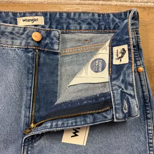 NWT Wrangler Bonnie 683 Loose Flare Jeans Women’s Size 27 32” Inseam Medium Wash thumbnail 12