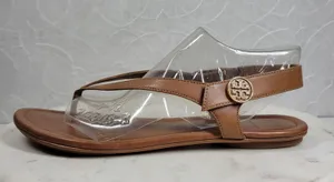 Tory Burch Minnie Leather Thong Sandals 9.5 Tan Gold Logo Medallion Flats Summer thumbnail 1