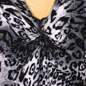 Annalee + Hope V-neck Cheetah Blouse, L thumbnail 3