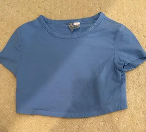 H&M Blue Basic Cropped T-Shirt Women’s Medium Short Sleeve thumbnail 2