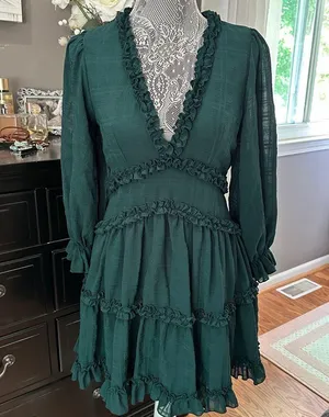 Selfie Leslie Emerald Green Ruffle Tiered Mini Dress Long Sleeve Cutout Size M thumbnail 2