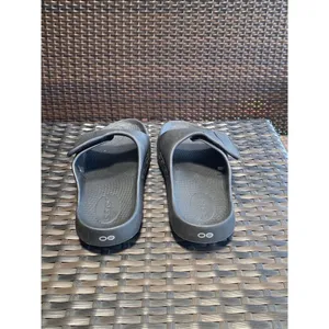 Oofos sandals womens size 9 Black thumbnail 6