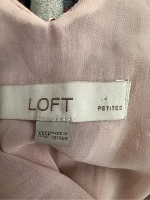 LOFT Petites women’s size XXSP Rose Gold Sequin Halter Crop Top Excellent(A641) thumbnail 9