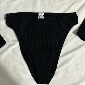 Swimsuit Top And Bottom Size XL thumbnail 3