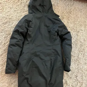The North Face Women's Black Ski Jacket size XS 550 thumbnail 3
