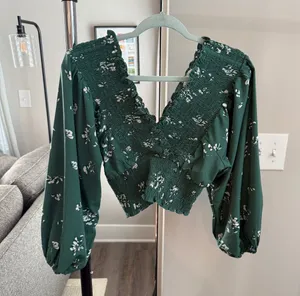 Abercrombie Floral Green Smocked Women's Top thumbnail 1