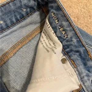 American Eagle Outfitters Mom Jean Ripped Jeans thumbnail 4