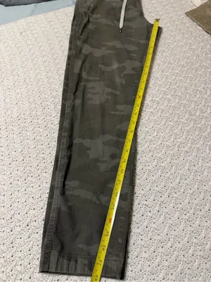 Vuori women’s medium Olive Gray Camo Cargo Pants thumbnail 10