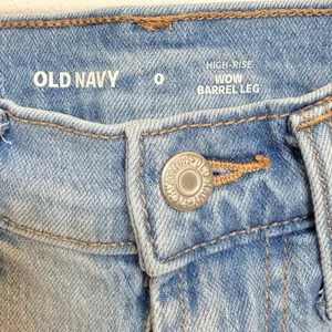Old Navy WOW Barrel Leg Jeans Womens 0 High Rise Light Wash Cropped Denim thumbnail 3