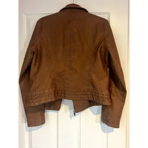 Universal Threads Brown Faux Leather Jacket‎ Women’s Size Medium thumbnail 2