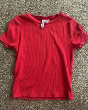 red crop top thumbnail 1