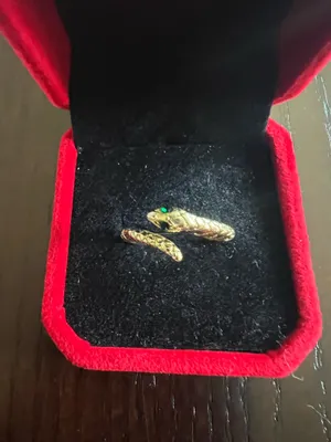 Ladies Gorgeous Golden with Faux Emerald Gemstone Ring Size 8 thumbnail 2