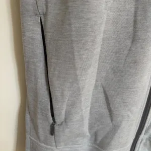 The North Face Womens Heather Grey Sleeveless Full Zip Hoodie Vest Size M‎ thumbnail 2