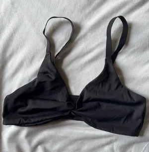 Gymshark Sports Bra thumbnail 1