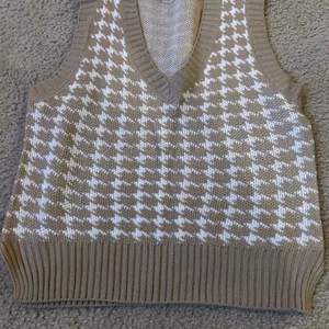 Medium large size vest sweater woman thumbnail 4