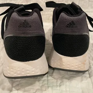 Women’s Adidas Bounce Size 8 thumbnail 2