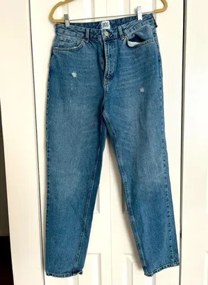 BDG Distressed Jeans. Size W29 thumbnail 1