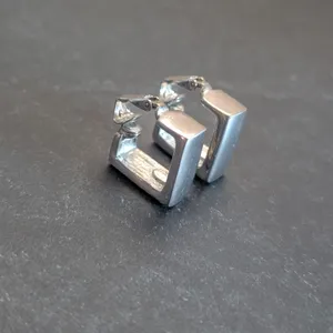 Vintage Kenneth Lane Clip On Earrings Retro 0.75" Silver Tone Square Hoops thumbnail 3