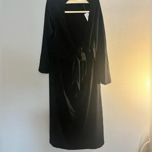 NWT Gap Maternity Black Dress thumbnail 3