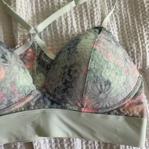 PINK bra thumbnail 2