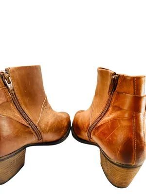 Earth Women’s Size 9.5 West Riverton Tan Brown Leather Buckle Zip Ankle Boots thumbnail 5