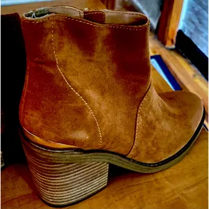 Steve Madden brown suede 3 inch heels never worn thumbnail 1