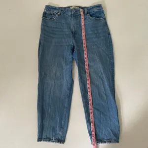 Abercrombie & Fitch Curve Love Mom High Rise Jeans Size 31/12 Light Wash thumbnail 7